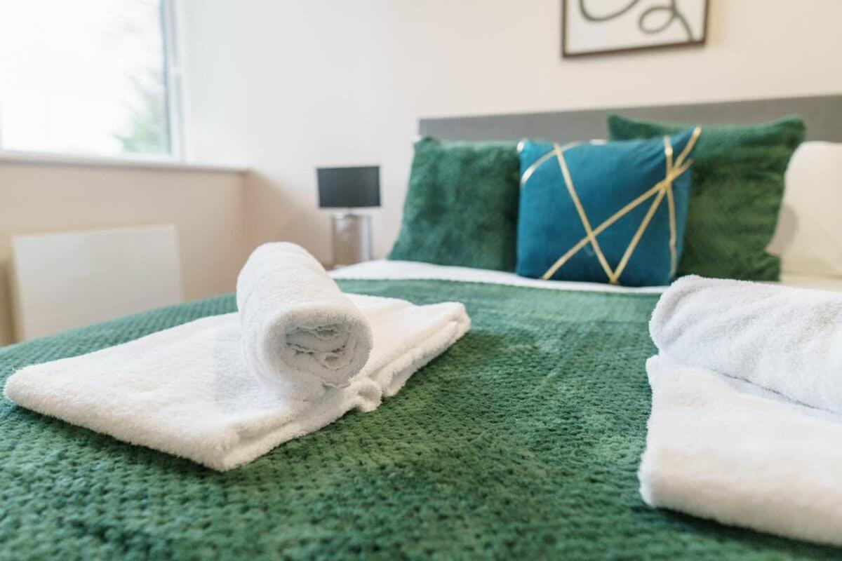 Bright 2 Bed Apartment Manchester - Sleeps 4 ภายนอก รูปภาพ